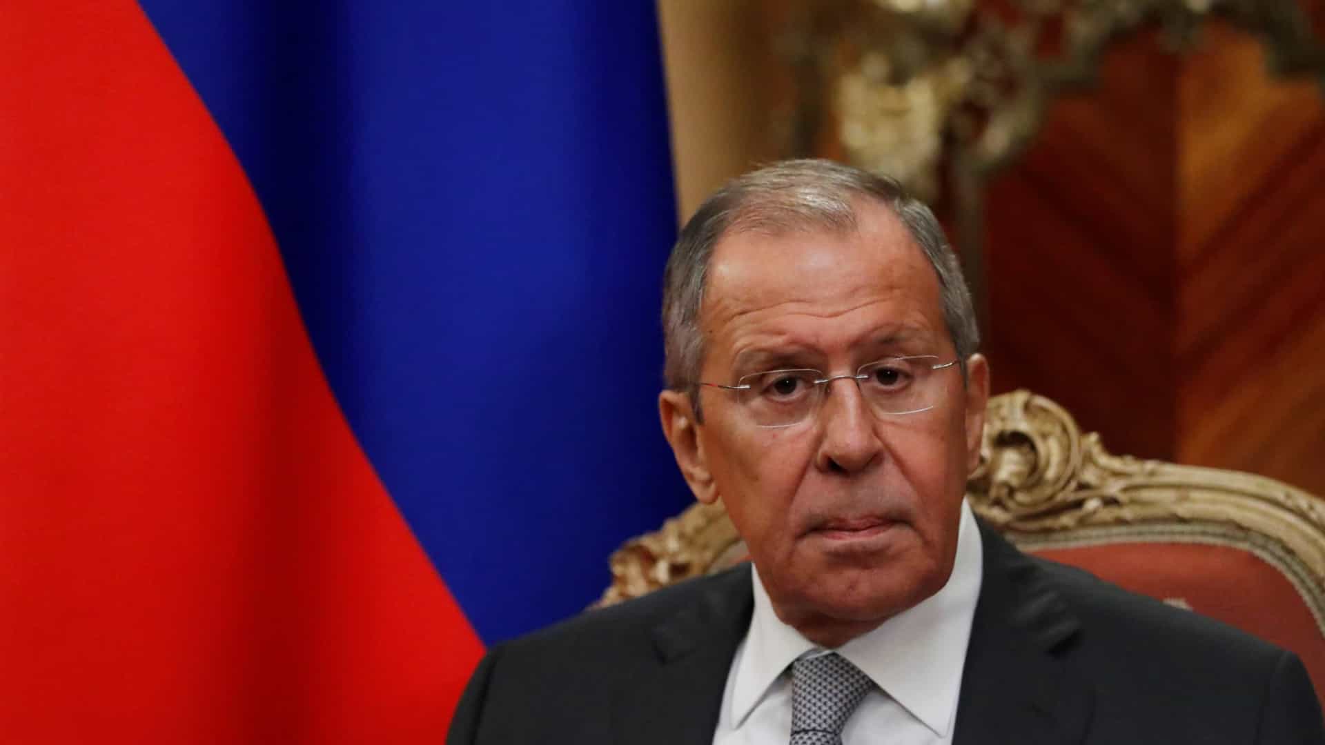 Lavrov considera “inconcebível” ser impedido de voar para Belgrado