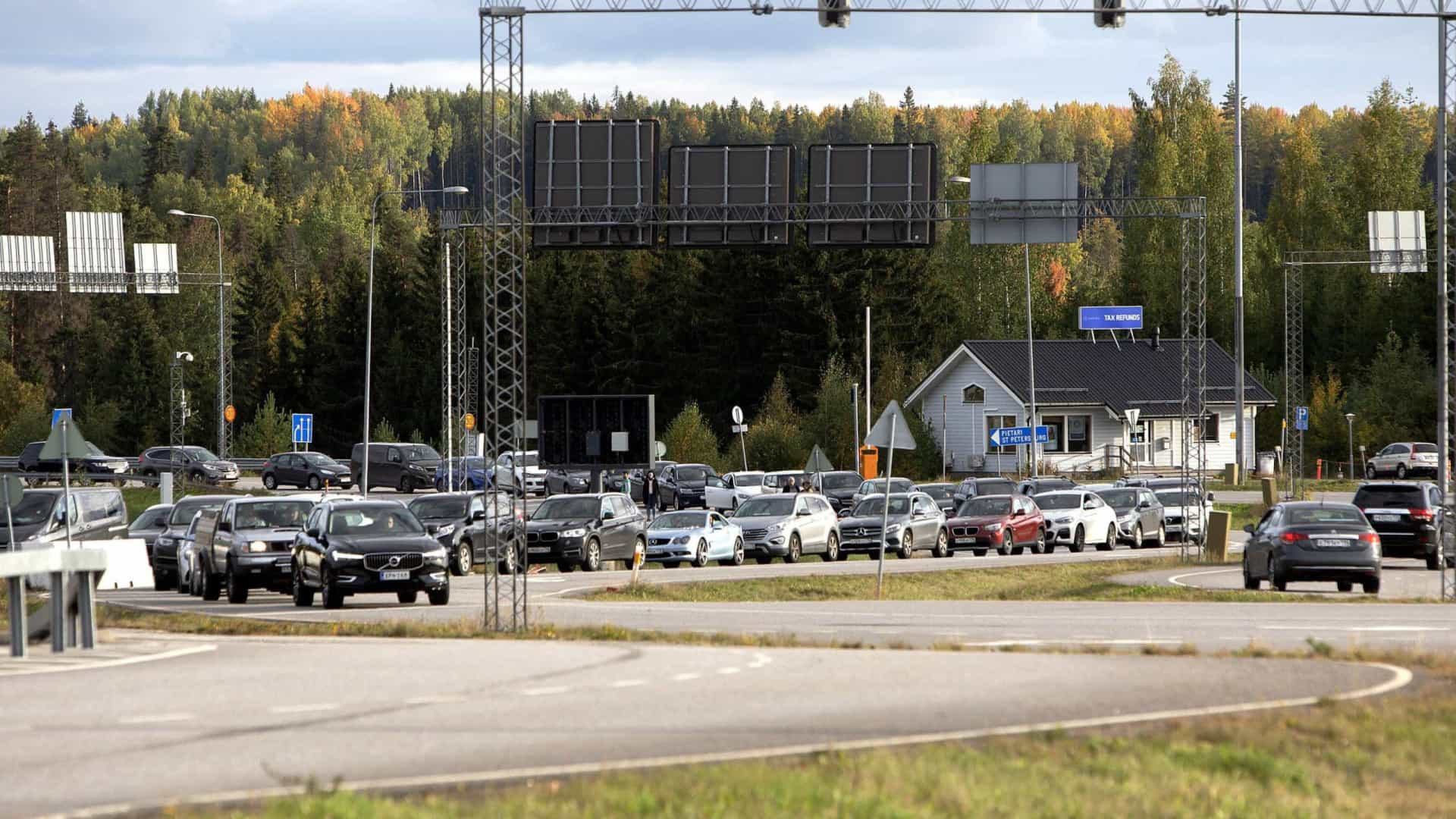 Milhares de russos continuam a tentar fugir para a Finlândia