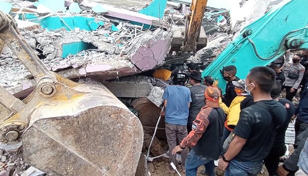  Sismo abala Jacarta e provoca 162 mortos