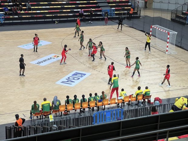  Ambiente de festa no Pavilhão Multiusos do Kilamba com torneio olímpico de andebol