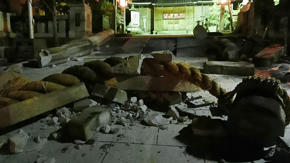 Japão suspende alerta de tsunami depois de sismo que causou 30 mortos