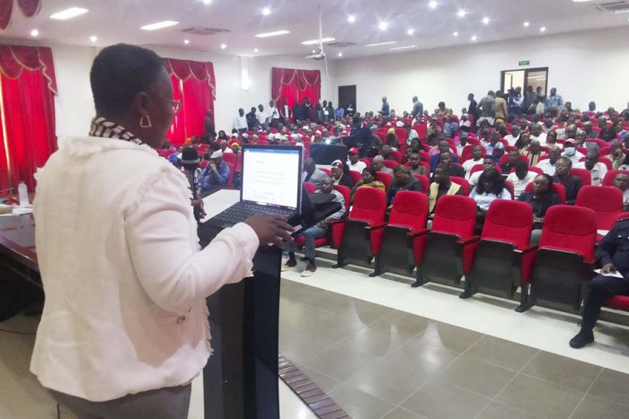 Deputados colhem sugestões de cidadãos de Belas sobre a divisão de Luanda