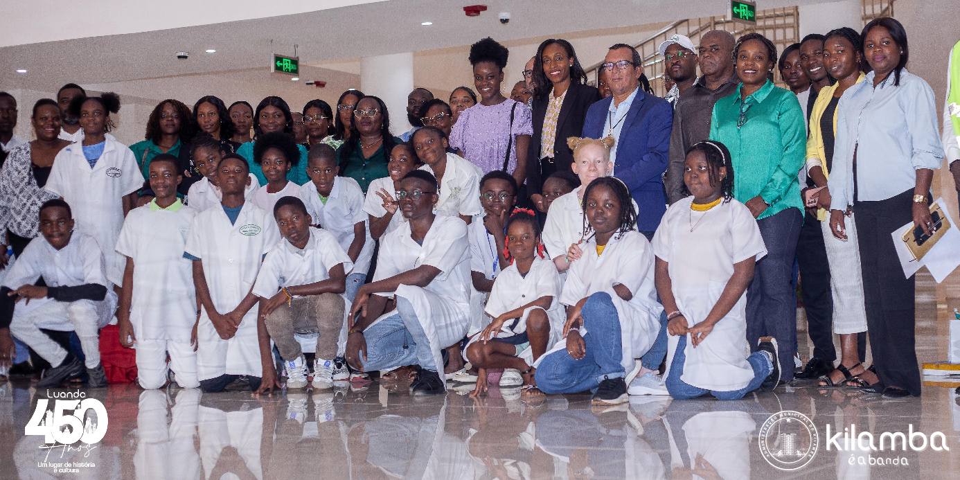 Comissão de júri avalia árvores do concurso “Árvore de Natal Ecológica” no Kilamba